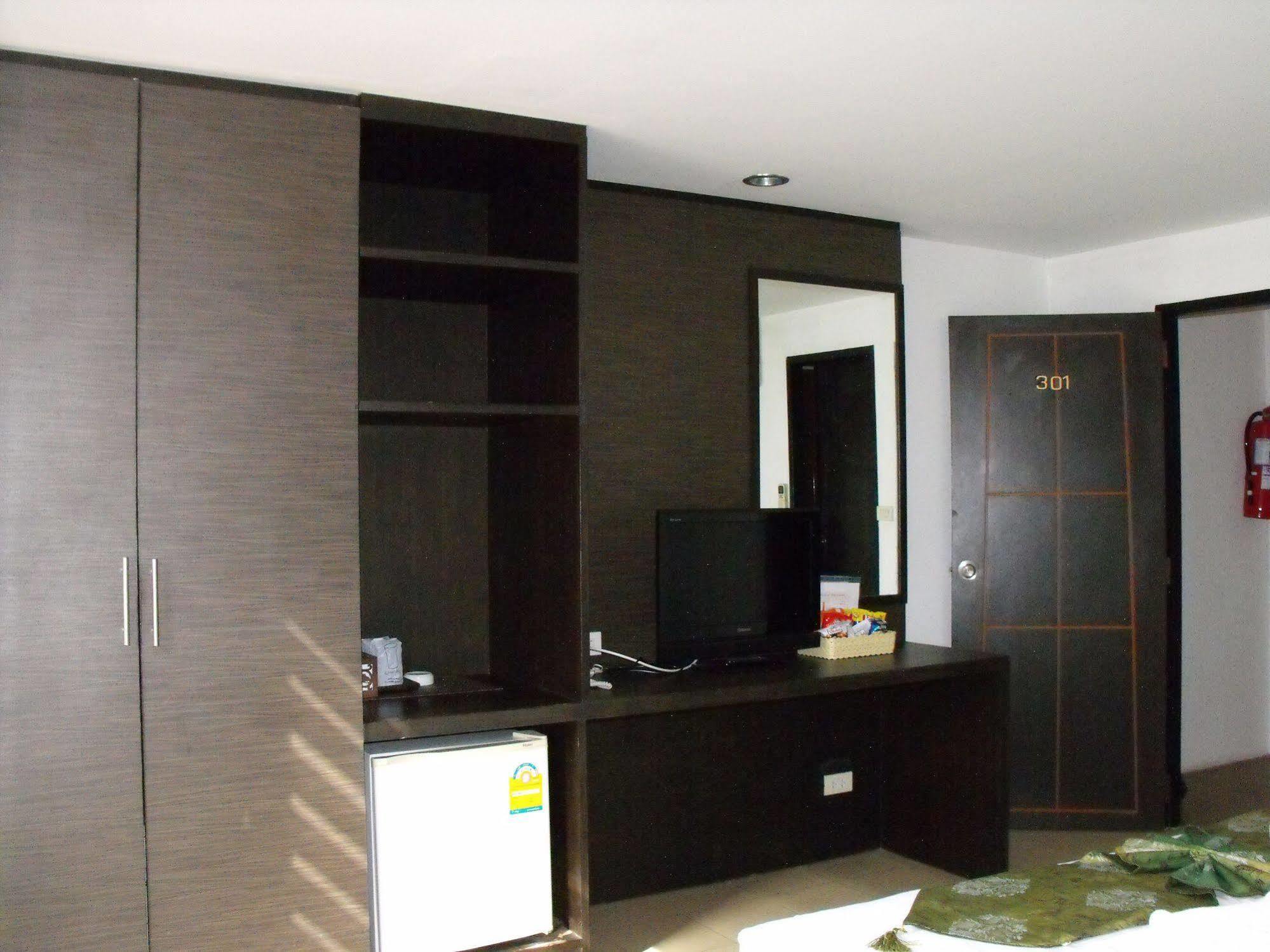 Bgw Phuket Hostel Patong Exterior photo
